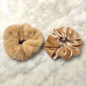 Express Oversized Neutral Creme Beige Velvet & Fur Scrunchies